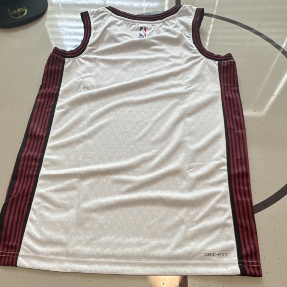 Nike NBA Chicago Bulls City Edition Basketball Jersey White Red Black Size 40 - Picture 7 of 8